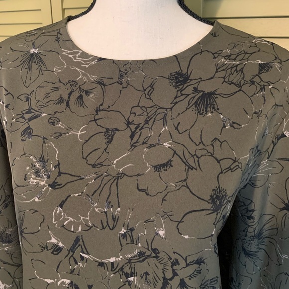 NWOT Army Green w/ Black & Cream Floral Pattern - Picture 3 of 7